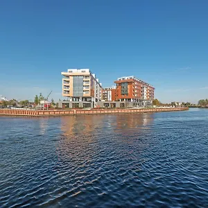 Apartment Riverside